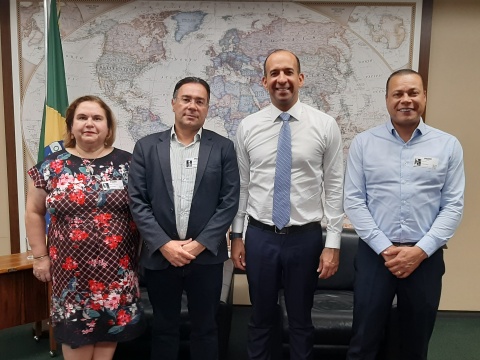 Mais desenvolvimento para Cubatão: Paulo Alexandre trata sobre destinação de recursos para habitação com o prefeito da Cidade