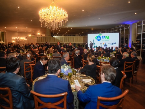 Jantar de lançamento da Frente Parlamentar de Portos e Aeroportos (FPPA) reúne autoridades em Brasília