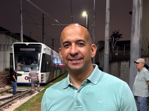 Deputado Paulo Alexandre Barbosa participa de testes da nova linha do VLT em Santos