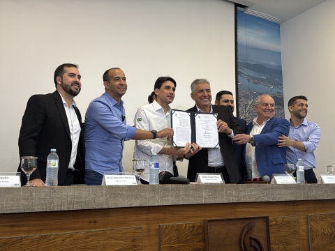 Paulo Alexandre Barbosa fala de avanços na infraestrutura da Baixada Santista em solenidade no Porto de Santos
