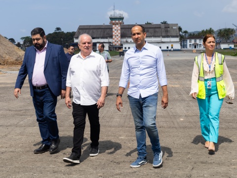 Paulo Alexandre acompanha obras do Aeroporto de Guarujá; empresa responsável pela última etapa já foi definida