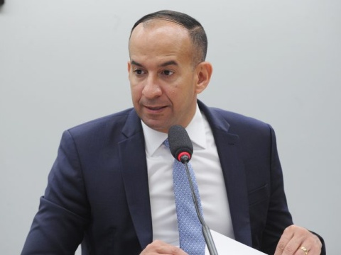 Projeto regulamenta fornecimento de produtos e serviços para navios 