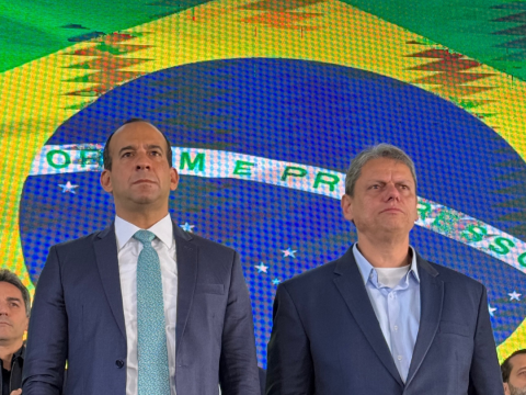 Paulo Alexandre Barbosa participa de ato cívico ao lado do governador e celebra autorizações históricas de investimentos para a Baixada Santista