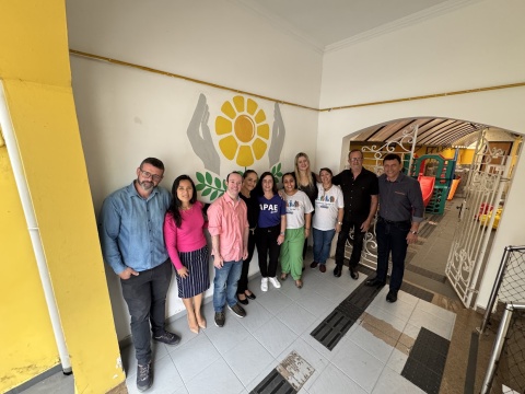 Paulo Alexandre Barbosa reforça parceria e entrega destinação de R$ 500 mil para custeio dos trabalhos na APAE Santos 