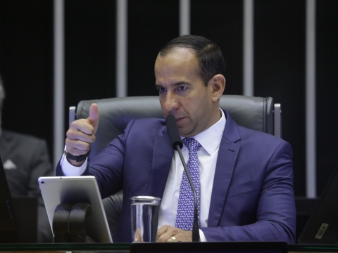 Deputado Paulo Alexandre Barbosa solicita ao MMA apoio para combater incêndio em Caraguatatuba