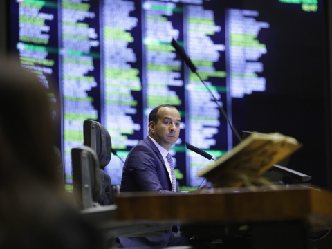 Comissão aprova projeto do deputado Paulo Alexandre para incluir pessoas com deficiência entre atendimentos das OS