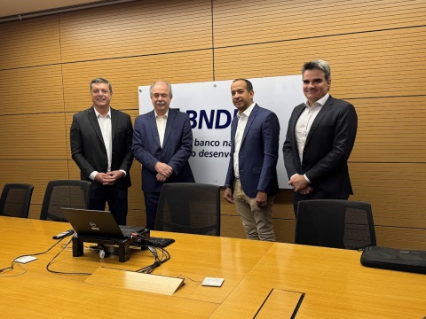 Plano prevê ajuda do BNDES para arrumar prédios tortos da orla de Santos