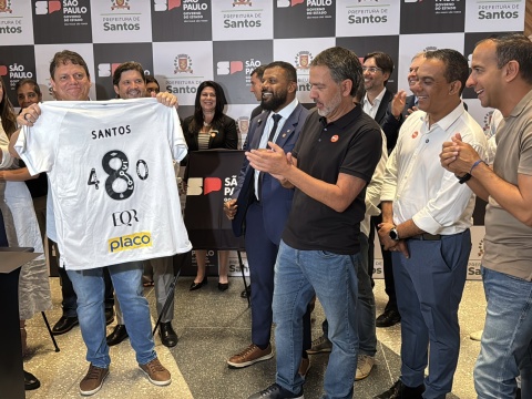 Tarcísio elogia atuação de deputado durante evento em Santos