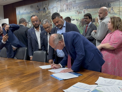 Alckmin anuncia R$ 2 bi para a indústria química; Cubatão é beneficiada