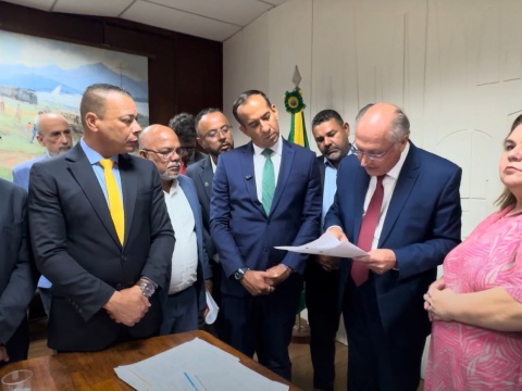 Paulo Alexandre garante mais R$ 2 bi e Cubatão na MP das Indústrias Químicas