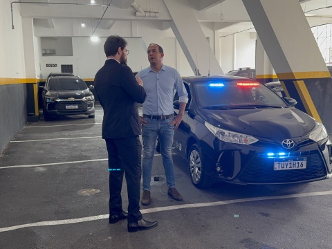 Paulo Alexandre Barbosa entrega nova viatura à Polícia Civil da Baixada Santista