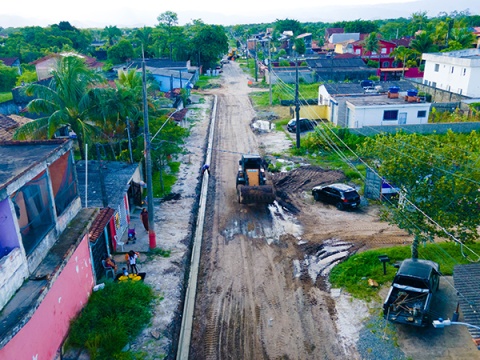Prefeitura de Itanhaém realiza pavimentação da Rua Edith Prettyman, no Gaivota