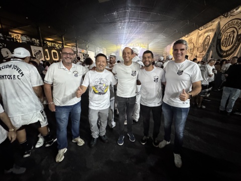 Paulo Alexandre Barbosa recebe homenagem da Torcida Jovem pelo apoio a projetos sociais