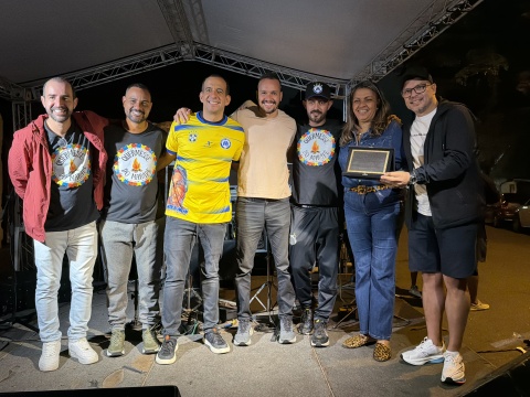 Paulo Alexandre prestigia quermesses em Santos e recebe homenagem por apoio à cultura popular