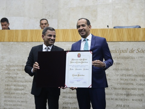 Com plenário cheio, deputado federal Paulo Alexandre Barbosa recebe título de Cidadão Paulistano