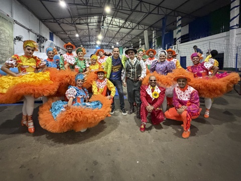 Paulo Alexandre participa de quermesses e recebe homenagem em Santos