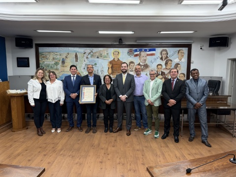 Paulo Alexandre é homenageado e recebe título de Cidadão Guaratinguetaense
