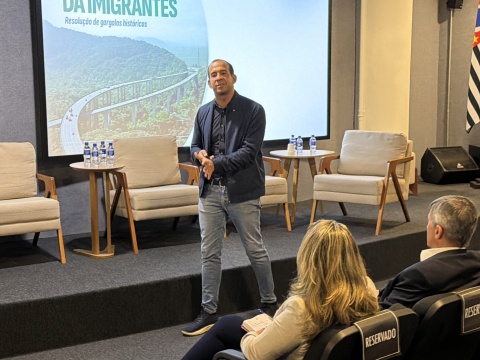 Paulo Alexandre defende planejamento estratégico para o futuro de Santos