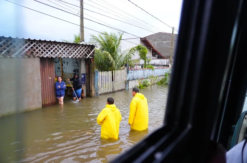 Mongaguá aguarda ajuda humanitária do Estado após fortes chuvas e mantém alerta de atenção