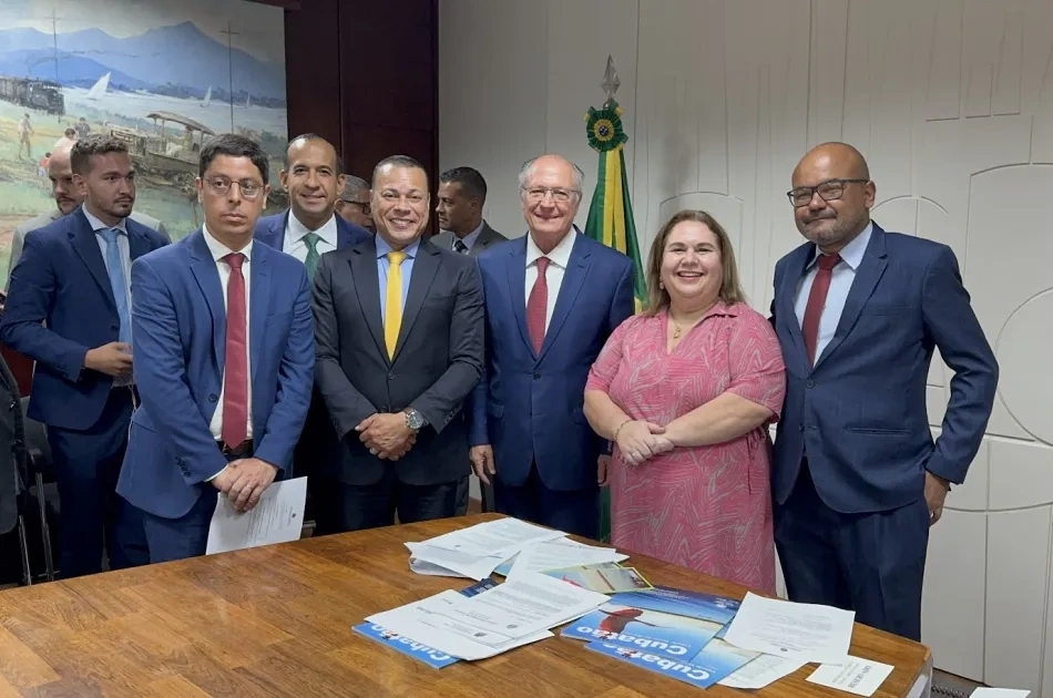 Alckmin anuncia R$ 2 bilhões para a indústria química em meio à crise no Polo Industrial de Cubatão