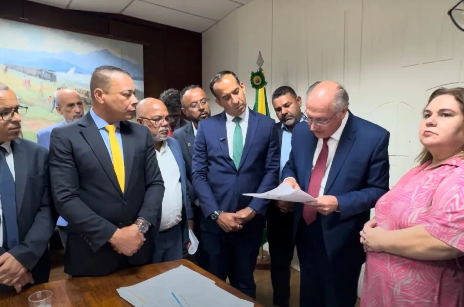 Paulo Alexandre garante mais R$ 2 bi e Cubatão na MP das Indústrias Químicas