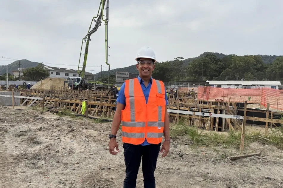 Paulo Alexandre vistoria complexo com hospital pediátrico e escola na Zona Noroeste de Santos