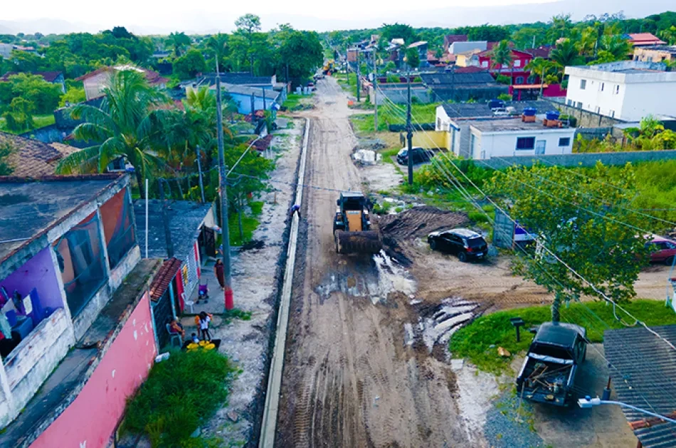 Prefeitura de Itanhaém realiza pavimentação da Rua Edith Prettyman, no Gaivota