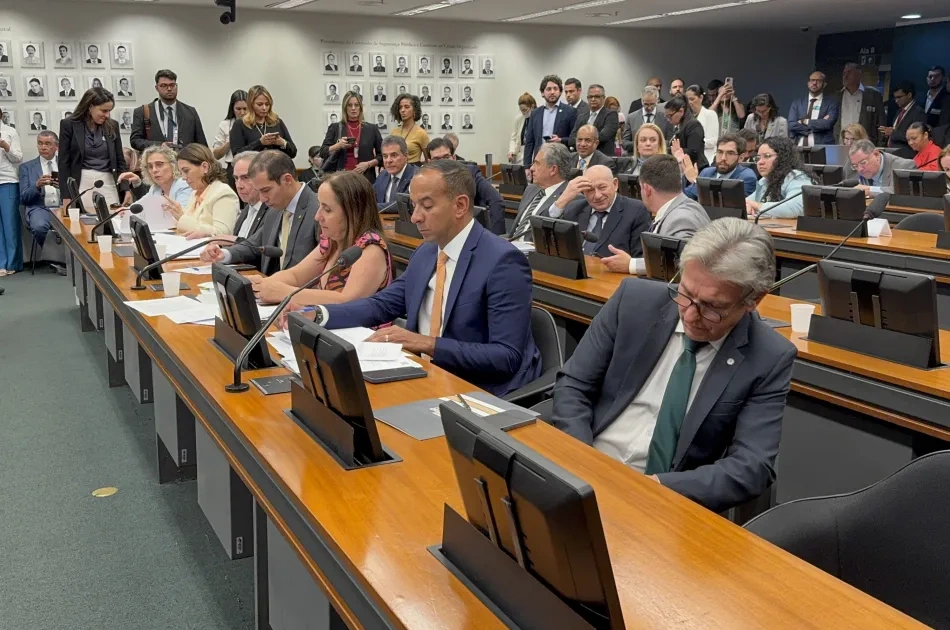 Divergência na questão trabalhista atrasa PL dos Portos na Câmara dos Deputados