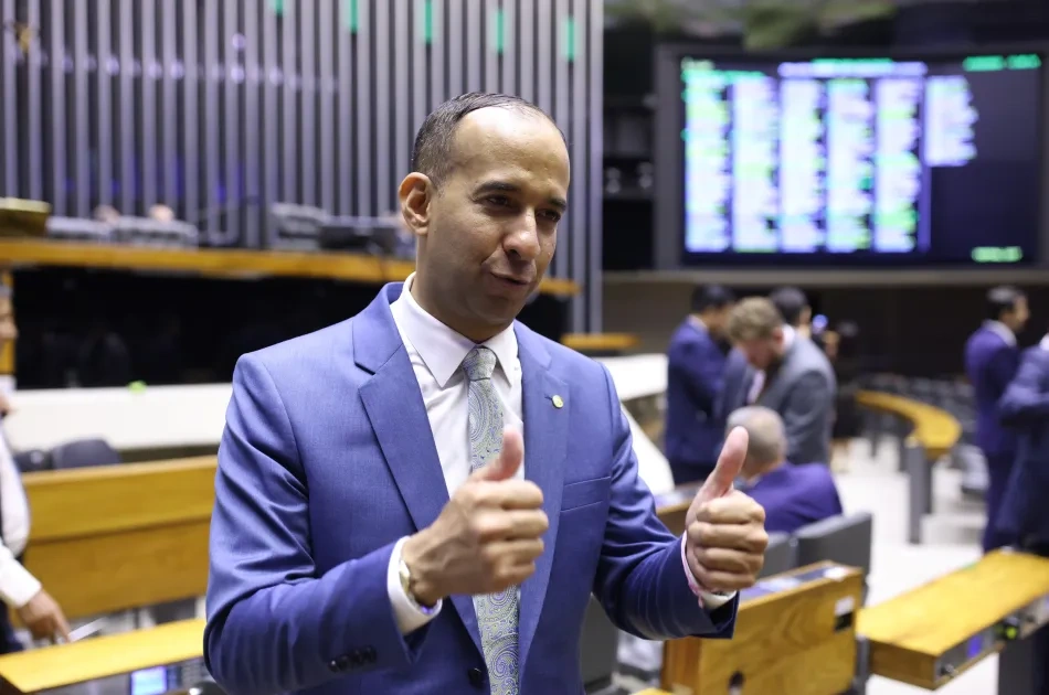 Paulo Alexandre propõe mudanças para ampliar acesso de PCDs a veículos eletrificados