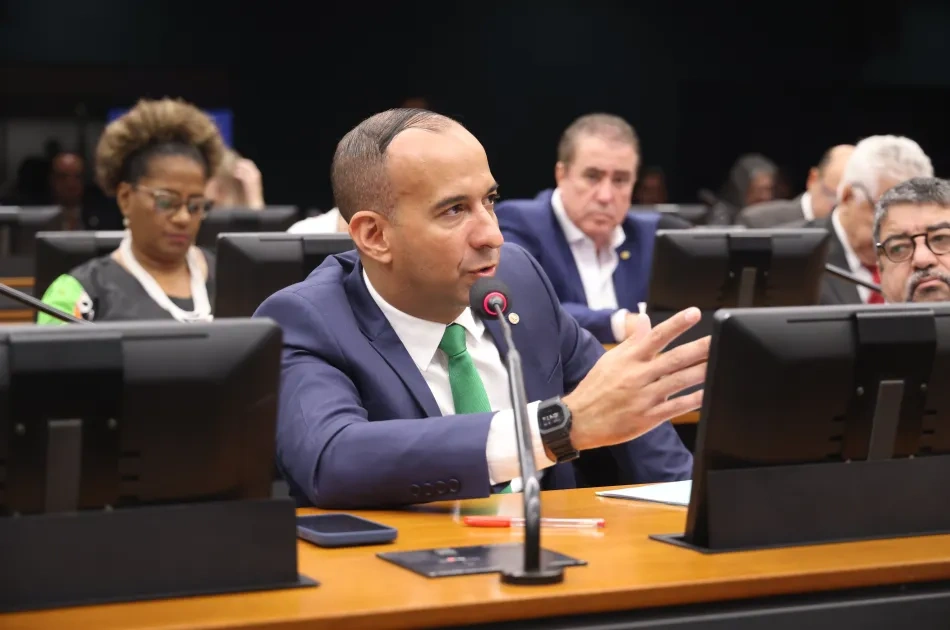 Deputado cobra Ministério da Saúde por decisão sobre tratamento da acondroplasia